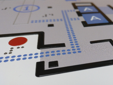 Mapa táctil con altorrelieve y braille